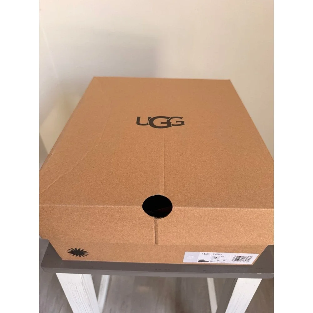 New in box Womens UGG Neumel X Hybrid Boot - Black‎ waterproof 9